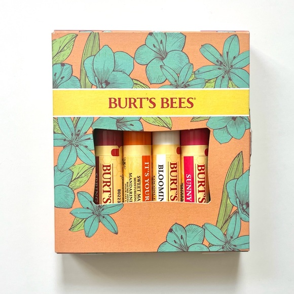 🏷️ Burt’s Bees set of 4 moisturizing lip balm - Picture 9 of 10